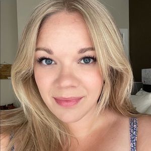 Meet your Posher, Claire